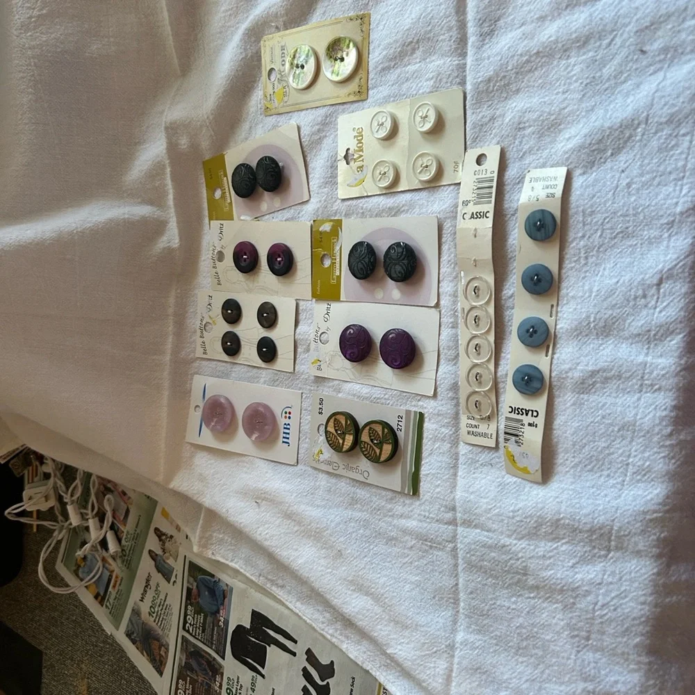 Assorted Button Collection - Picture 3 of 4